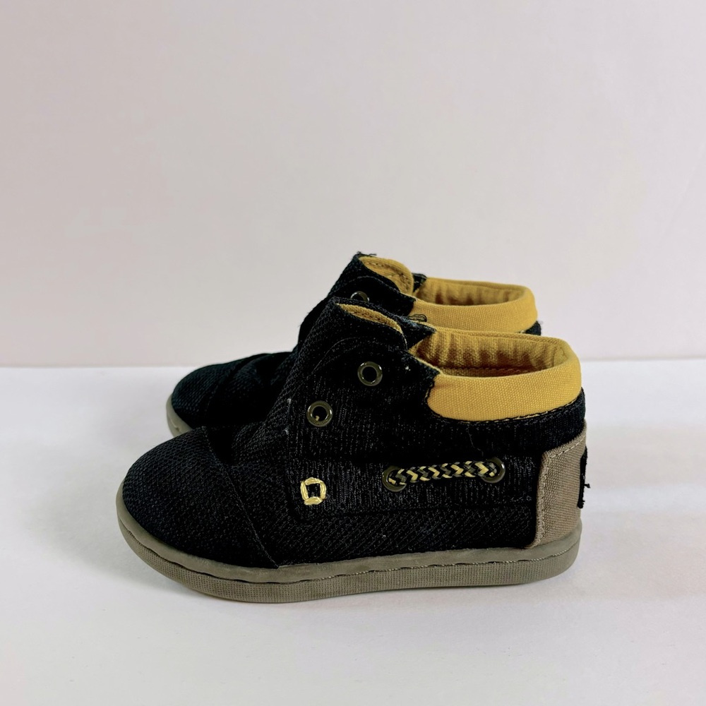 TOMS Shoes Little Boys 6 T High Top Black And Yellow Canvas Sneakers Slip On